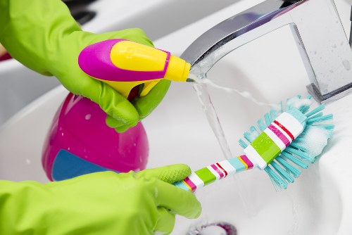 Professional carpet cleaner in Ilford deep cleaning a living room carpet